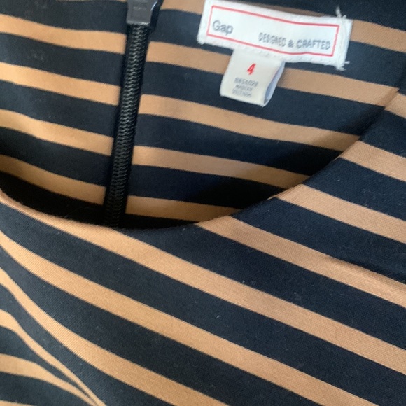 GAP Striped Dress with pockets! - Picture 5 of 7